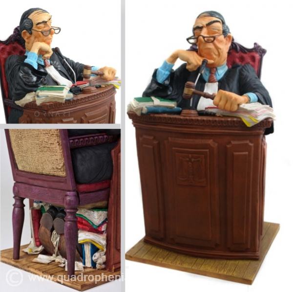 Judge Guillermo Forchino groß Richter Skulptur